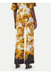 Versace Jeans Couture Spodnie materiałowe 80HAA1P2 NS833 Żółty ciemny Regular Fit. Kolor: żółty. Materiał: wiskoza #4