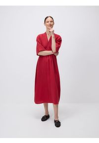 Reserved - Sukienka typu kimono - intenstywna czerwień. Kolor: czerwony. Materiał: bawełna