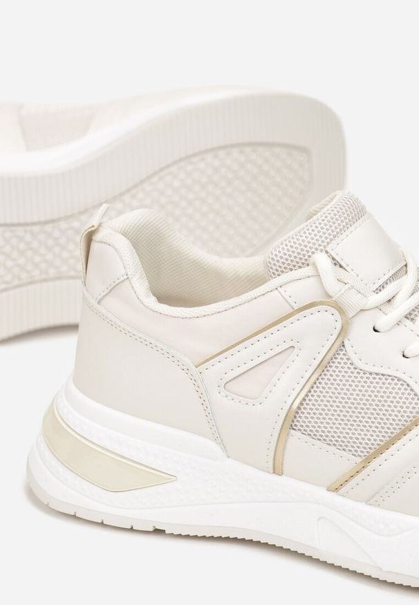 Renee - Beżowe Sneakersy na Ozdobnej Podeszwie ze Sznurowaniem Clarie. Kolor: beżowy