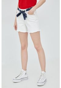 Superdry szorty jeansowe damskie kolor biały gładkie medium waist. Kolor: biały. Materiał: jeans. Wzór: gładki