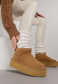 Renee - Jasnobrązowe Wsuwane Śniegowce z Zamszu Naturalnego na Grubej Podeszwie Mevilira. Zapięcie: bez zapięcia. Kolor: brązowy. Materiał: zamsz. Styl: elegancki #6