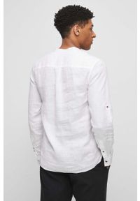 medicine - Medicine koszula lniana męska kolor biały regular ze stójką. Typ kołnierza: kołnierzyk stójkowy. Kolor: biały. Materiał: len. Długość rękawa: długi rękaw. Długość: krótkie. Wzór: gładki #6