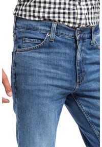 Mustang - MUSTANG TRAMPER TAPERED MĘSKIE SPODNIE JEANSOWE JEANSY DENIM BLUE 1014043 5000 682. Okazja: na co dzień, na randkę, na spotkanie biznesowe, do pracy. Styl: casual, sportowy, elegancki, biznesowy, klasyczny