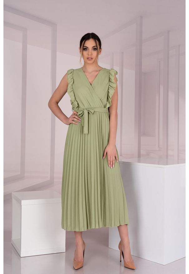 Merribel - Elegancka Plisowana Sukienka z Kopertowym Dekoltem - Oliwkowa. Kolor: oliwkowy. Materiał: poliester, elastan. Typ sukienki: kopertowe. Styl: elegancki