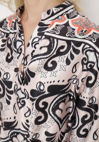 Born2be - Beżowo-Czarna Sukienka o Pudełkowym Fasonie z Satyny w Ornamentalny Print Alerosa. Okazja: na co dzień. Kolor: beżowy. Materiał: satyna. Wzór: nadruk. Styl: casual, elegancki #5