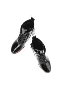 Czarne Botki S.Barski Damskie Buty Na Obcasie. Okazja: na co dzień. Zapięcie: pasek. Kolor: czarny. Materiał: skóra ekologiczna, lakier. Szerokość cholewki: normalna. Obcas: na obcasie. Styl: klasyczny, casual, elegancki. Wysokość obcasa: średni #7