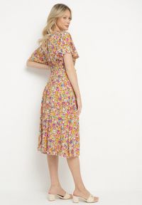 Born2be - Żółta Rozkloszowana Sukienka w Kwiaty z Kopertowym Dekoltem Plisowana Lanasira. Kolor: żółty. Wzór: kwiaty. Typ sukienki: kopertowe #2