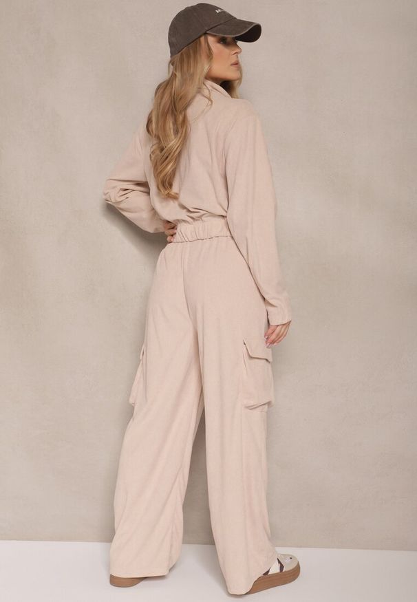 Renee - Jasnobeżowy Komplet Dresowy Cargo z Bluzą ze Stójką i Spodniami o Szerokim Kroju Arrivenna. Kolor: beżowy. Materiał: dresówka. Sport: turystyka piesza