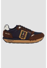 Aeronautica Militare - AERONAUTICA MILITARE Brązowe męskie sneakersy z naszywką Frecce Tricolori, Rozmiar 45. Kolor: brązowy. Materiał: zamsz, tkanina. Wzór: aplikacja