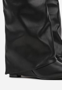 Renee - Czarne Kozaki z Cholewką Imitującą Nogawkę i Koturnem Ericelle. Kolor: czarny. Materiał: jeans. Szerokość cholewki: normalna. Obcas: na koturnie #5