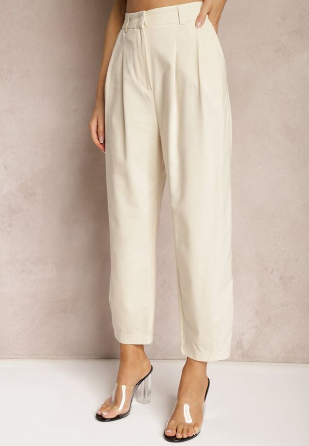 Renee - Jasnobeżowe Spodnie Paper Bag High Waist Zapinane na Suwak Nestabella. Okazja: na co dzień, na spotkanie biznesowe, do pracy. Stan: podwyższony. Kolor: beżowy. Styl: biznesowy, elegancki, casual