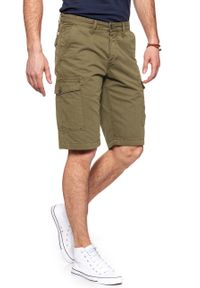 Wrangler - KRÓTKIE SPODENKI WRANGLER CARGO SHORT DUFFLEBAG GREEN W15DVD15U. Materiał: bawełna. Długość: krótkie. Wzór: moro. Styl: militarny #8