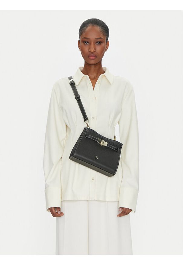 Aigner Torebka 132961 Czarny. Kolor: czarny. Materiał: skórzane