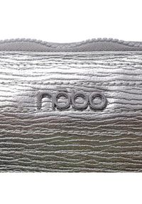 Nobo Etui na laptopa NBAG-M2261-C022 Srebrny. Kolor: srebrny. Materiał: skóra