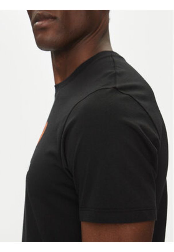 Save The Duck T-Shirt DT1197M BESY20 Czarny Regular Fit. Kolor: czarny. Materiał: bawełna