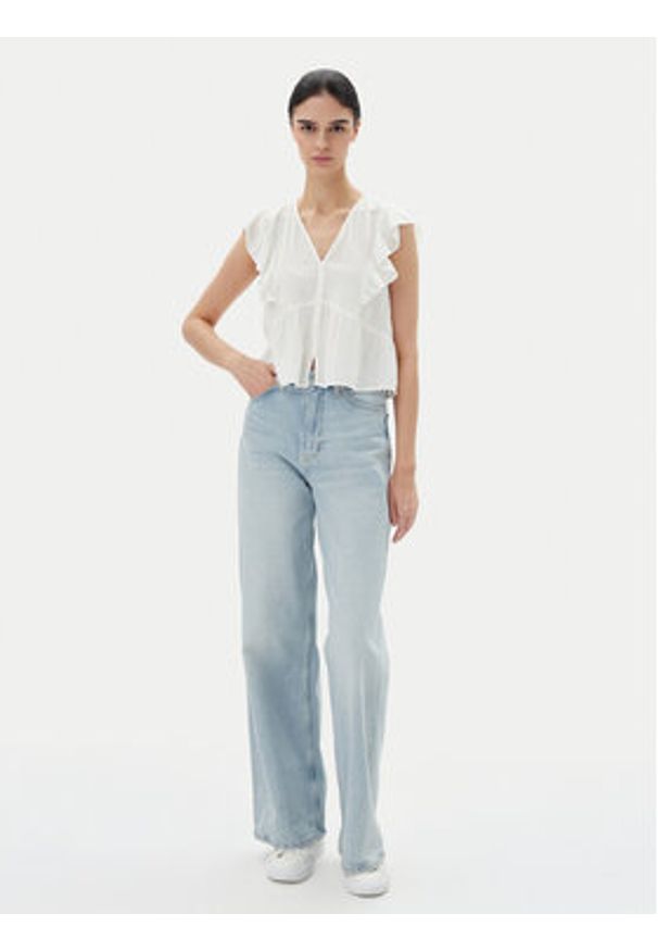 only - ONLY Bluzka Rian 15349090 Biały Regular Fit. Kolor: biały. Materiał: wiskoza