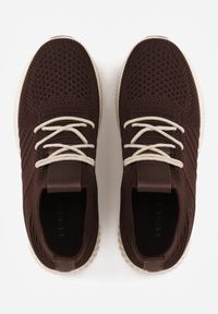 Born2be - Brązowe Sneakersy z Elastyczną Cholewką na Podeszwie z Tłoczeniami Adrapheia. Nosek buta: okrągły. Zapięcie: sznurówki. Kolor: brązowy. Materiał: materiał. Szerokość cholewki: normalna. Obcas: na obcasie. Wysokość obcasa: niski #4