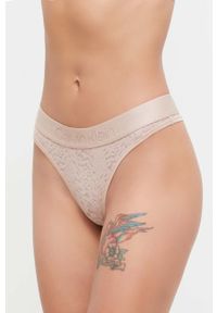 Calvin Klein Underwear stringi kolor beżowy z koronki. Kolor: beżowy. Materiał: koronka. Wzór: koronka