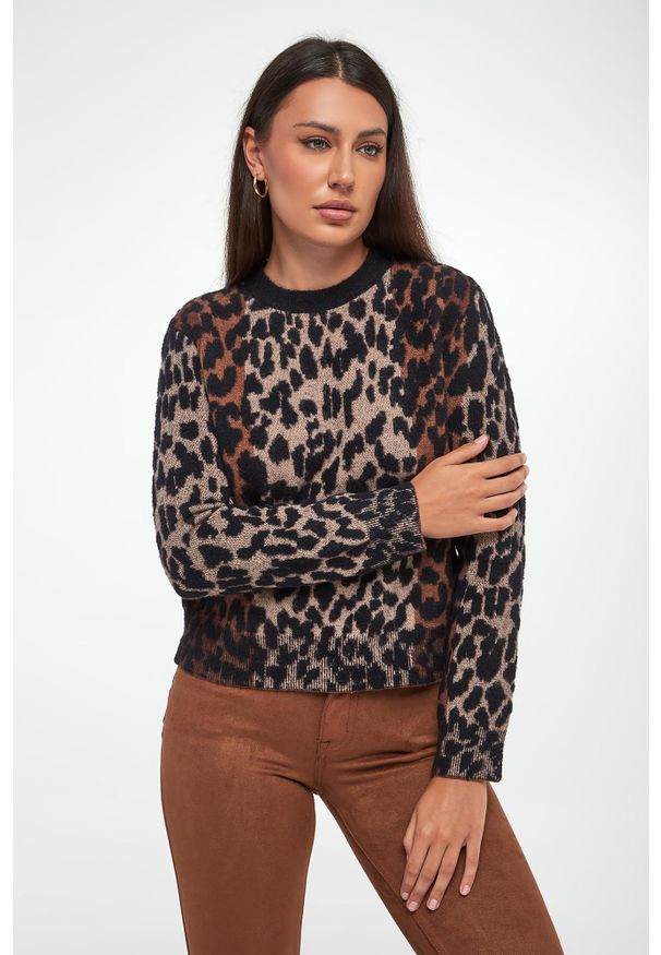 Sweter damski w panterkę DKNY. Wzór: motyw zwierzęcy