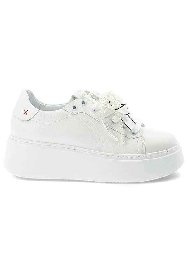 CheBello - Sneakersy damskie Chebello, cholewka ze skóry naturalnej gładkiej klasyczne sznurowanie ozdobne detale masywna podeszwa zapewniająca stabilność i wyg. Okazja: na co dzień. Zapięcie: sznurówki. Kolor: biały. Materiał: skóra. Szerokość cholewki: normalna. Wzór: gładki. Obcas: na platformie. Styl: klasyczny