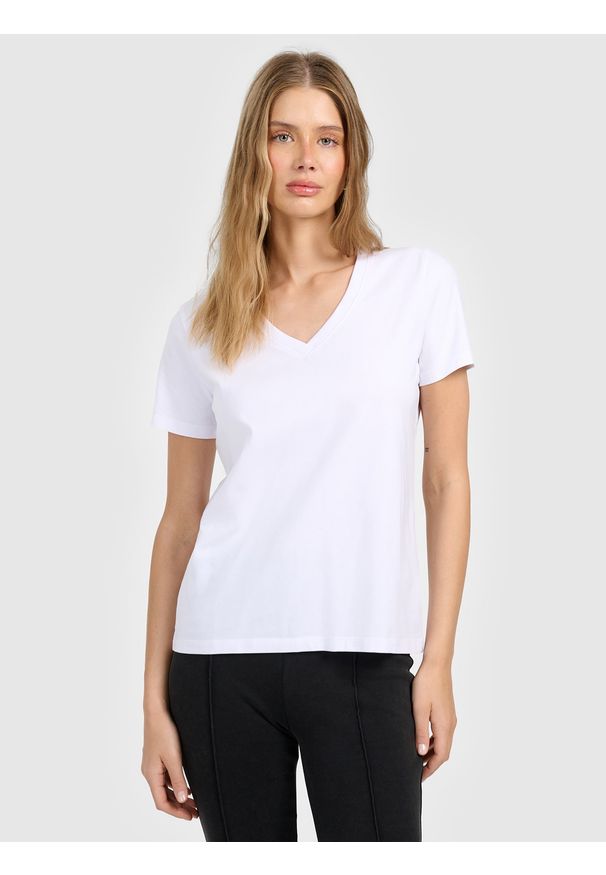 4f - 4F T-shirt regular gładki damski - biały L. Okazja: na co dzień, na spacer. Typ kołnierza: dekolt w serek. Kolor: biały. Materiał: materiał. Wzór: gładki. Styl: casual, sportowy, klasyczny