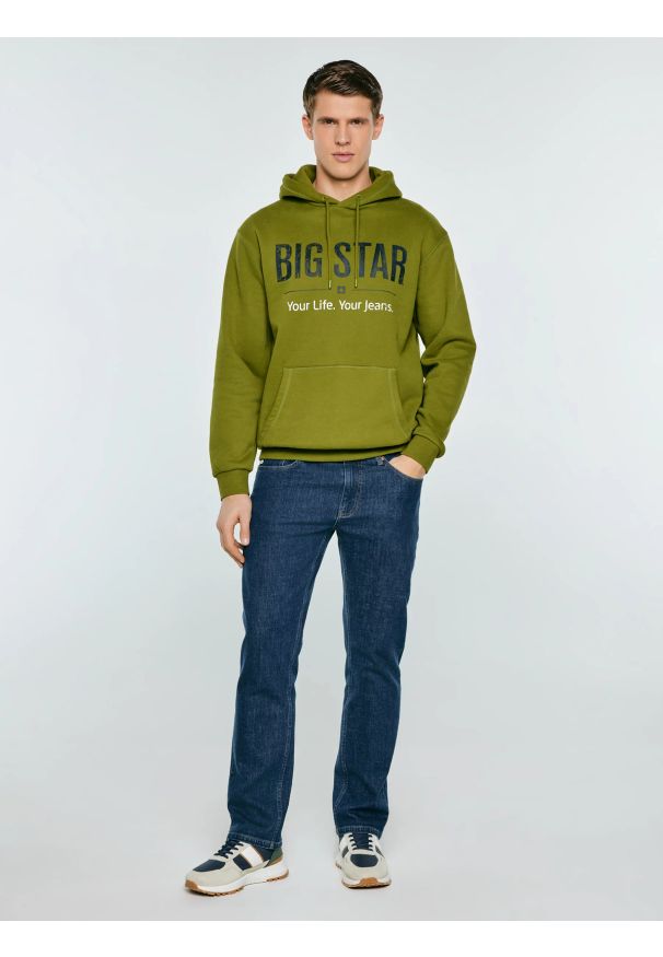 Big-Star - Bluza męska z kapturem z logo BIG STAR zielona Ashlyno 301. Typ kołnierza: kaptur. Kolor: zielony. Materiał: dzianina. Wzór: napisy. Styl: sportowy