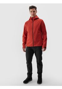 4f - 4F Kurtka softshell wiatroodporna membrana 5000 męska - czerwona XXL. Typ kołnierza: kaptur, kołnierzyk stójkowy. Kolor: czerwony. Materiał: softshell. Technologia: Windstopper. Sezon: zima. Sport: wspinaczka