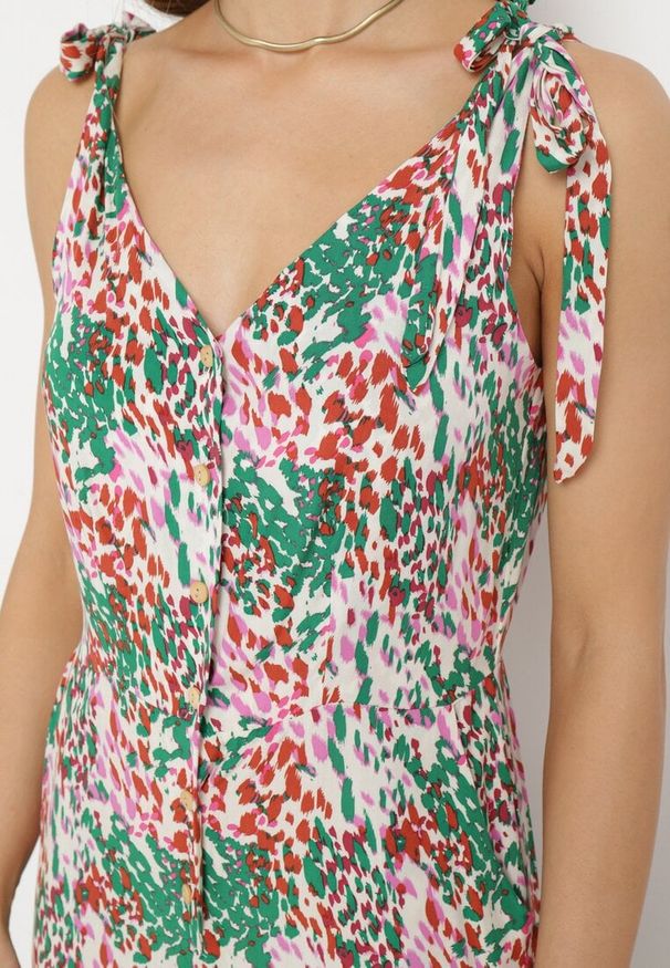 Born2be - Zielony Kombinezon z Długimi Nogawkami Wiązanymi Ramiączkami i Abstrakcyjnym Printem Izara. Okazja: na spacer, na co dzień, na imprezę. Kolor: zielony. Materiał: wiskoza. Długość rękawa: na ramiączkach. Długość: długie. Wzór: nadruk. Sezon: lato. Styl: casual, elegancki