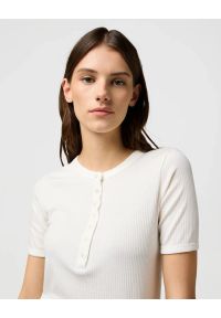 Wrangler - DAMSKA KOSZULKA WRANGLER FEMME KNIT HENLEY WORN WHITE 112370743. Typ kołnierza: typu henley #5