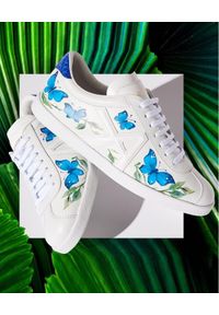 AQUAZZURA - Białe sneakersy w motyle The A Sneaker. Nosek buta: okrągły. Zapięcie: pasek. Kolor: biały. Materiał: guma. Wzór: aplikacja, paski, nadruk. Obcas: na płaskiej podeszwie #12