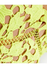 SELF PORTRAIT - Neonowa sukienka mini z koronki. Kolor: zielony. Materiał: koronka. Długość rękawa: na ramiączkach. Wzór: koronka. Typ sukienki: dopasowane, rozkloszowane. Długość: mini #2