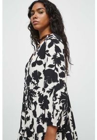 medicine - Medicine sukienka kolor beżowy maxi rozkloszowana. Kolor: beżowy. Materiał: tkanina. Typ sukienki: rozkloszowane. Długość: maxi #3