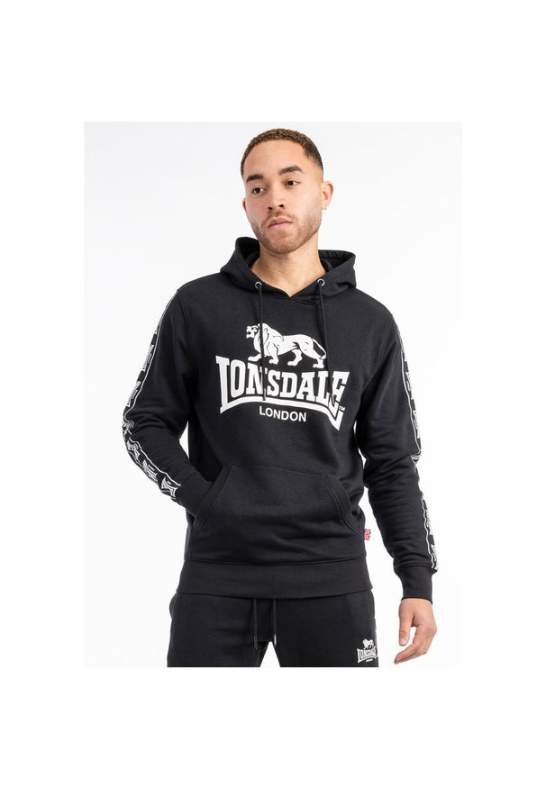 Bluza z kapturem o regularnym kroju Lonsdale Scousburgh. Typ kołnierza: kaptur. Kolor: czarny, wielokolorowy, biały