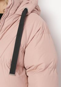 Born2be - Różowa Długa Kurtka Pikowana Płaszcz na Zamek z Kapturem Lesea. Okazja: na co dzień. Typ kołnierza: kaptur. Kolor: różowy. Materiał: dzianina, jeans. Długość: długie. Styl: casual, elegancki #5