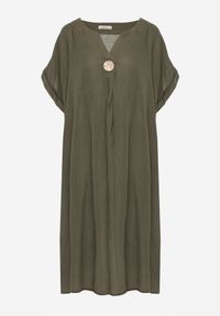 Born2be - Zielona Pudełkowa Sukienka z Lnem i Wiskozą Zdobiona Metalicznym Guzikiem Phisoth. Okazja: na co dzień, do pracy, na spotkanie biznesowe. Kolekcja: plus size. Kolor: zielony. Materiał: wiskoza, len. Wzór: aplikacja. Sezon: lato. Typ sukienki: dla puszystych, proste. Styl: casual, biznesowy, elegancki #2