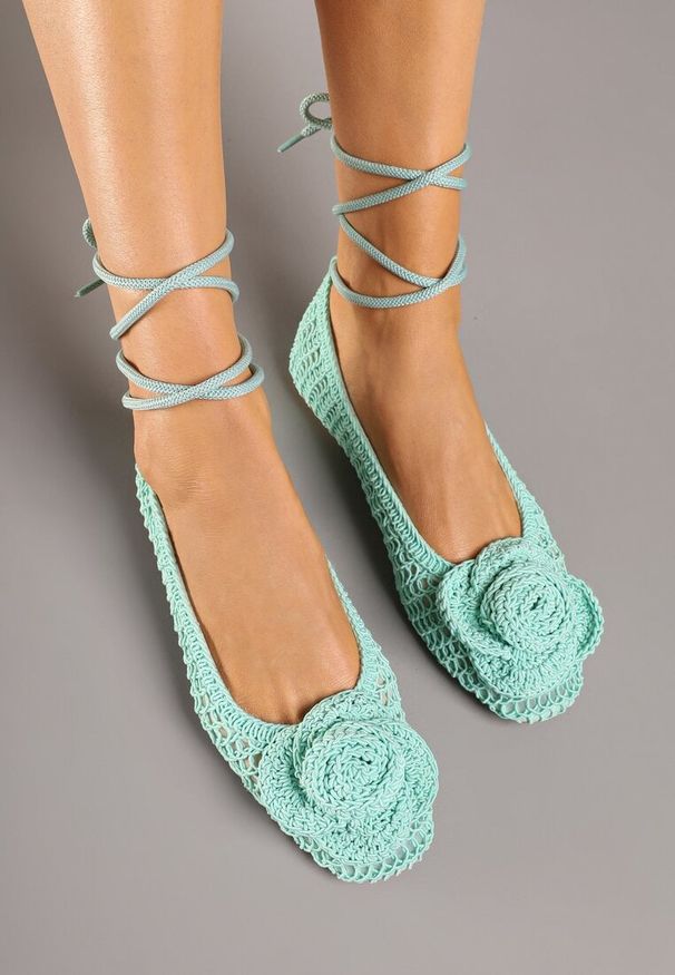 Born2be - Zielone Ażurowe Balerinki z Kwiatami 3D Clevielle. Okazja: na co dzień, na imprezę, na spacer. Kolor: zielony. Materiał: jeans. Wzór: ażurowy, kwiaty. Sezon: lato. Styl: casual