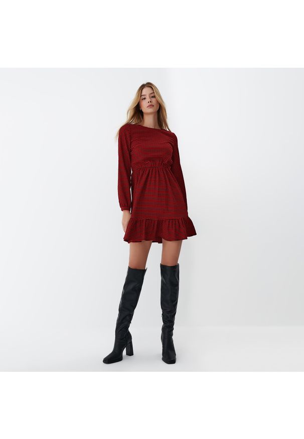 Mohito - Sukienka mini we wzory - Czerwony. Kolor: czerwony. Długość: mini