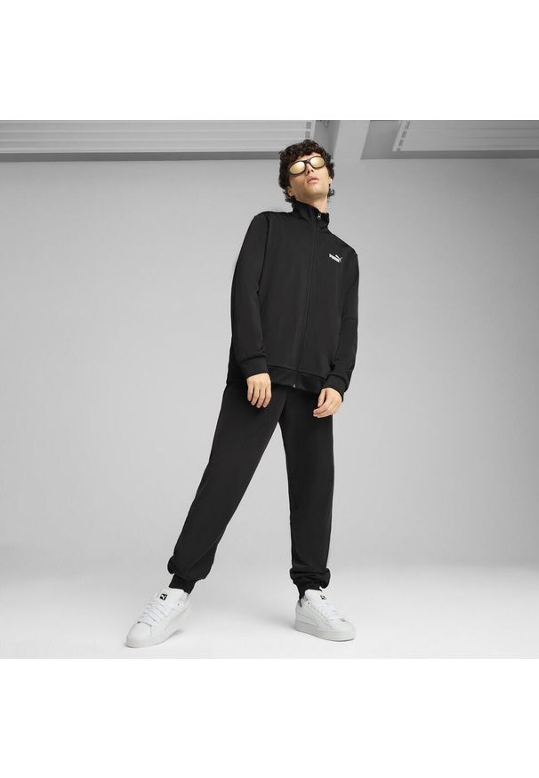 Puma - Męskie dres Essentials z poliestru PUMA. Kolor: zielony, czarny, brązowy, wielokolorowy. Materiał: poliester, dresówka. Wzór: nadruk. Sport: fitness