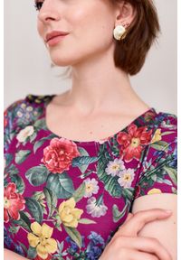 Marie Zélie - Sukienka Margarita Mirabilis różowa 32 fioletowy. Kolor: różowy, wielokolorowy, fioletowy. Materiał: wiskoza, dzianina, materiał, elastan, skóra. Długość rękawa: krótki rękaw. Typ sukienki: trapezowe #5