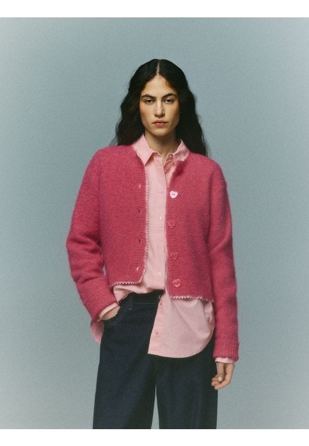 Reserved - Kardigan z ozdobnymi guzikami - różowy. Kolor: różowy. Materiał: dzianina, wełna