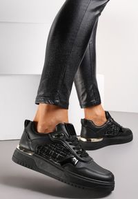 Renee - Czarne Sneakersy Ozdobione Metaliczną Wstawką i Tweedowym Materiałem Nixinia. Kolor: czarny. Materiał: materiał. Wzór: aplikacja #1