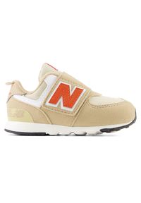 Buty niemowlęce New Balance NW574HBO - beżowe. Zapięcie: rzepy. Kolor: beżowy. Materiał: syntetyk, materiał. Szerokość cholewki: normalna. Model: New Balance 574
