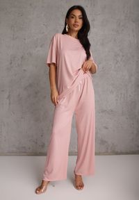 Renee - Różowy Oversizowy Komplet Zdobiony Cyrkoniami T-shirt i Spodnie Arnateia. Kolor: różowy. Wzór: aplikacja #5