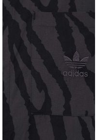 adidas Originals koszula bawełniana męska kolor czarny regular z kołnierzykiem klasycznym. Typ kołnierza: kołnierzyk klasyczny. Kolor: czarny. Materiał: bawełna. Długość rękawa: krótki rękaw. Długość: krótkie. Styl: klasyczny #3