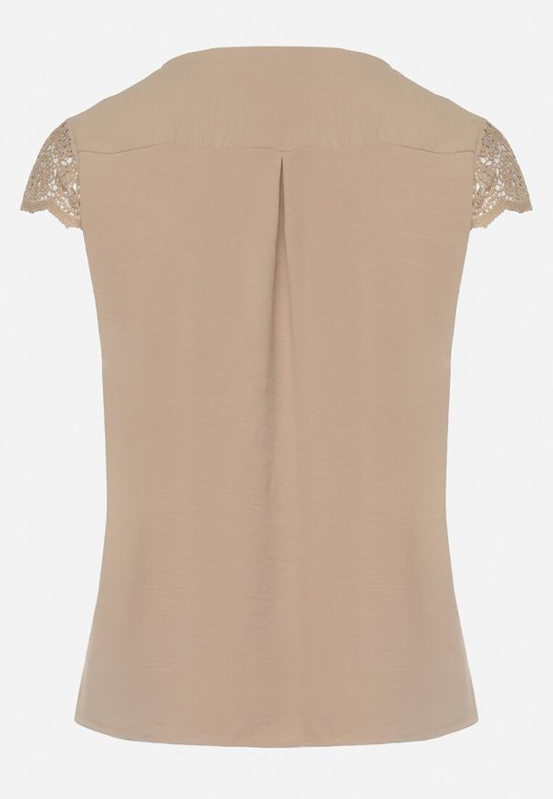 Born2be - Beżowa Bluzka z Krótkimi Rękawami z Delikatnej Koronki Verlina. Kolor: beżowy. Materiał: koronka. Długość rękawa: krótki rękaw. Długość: krótkie. Wzór: koronka. Sezon: wiosna, lato