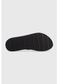 TOMMY HILFIGER - Tommy Hilfiger japonki TH MONOGRAM FLAT SANDAL damskie kolor granatowy na platformie FW0FW06964. Kolor: niebieski. Materiał: materiał. Obcas: na platformie #4