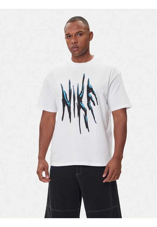 Nike T-Shirt HV6692 100 Biały Loose Fit. Kolor: biały. Materiał: bawełna