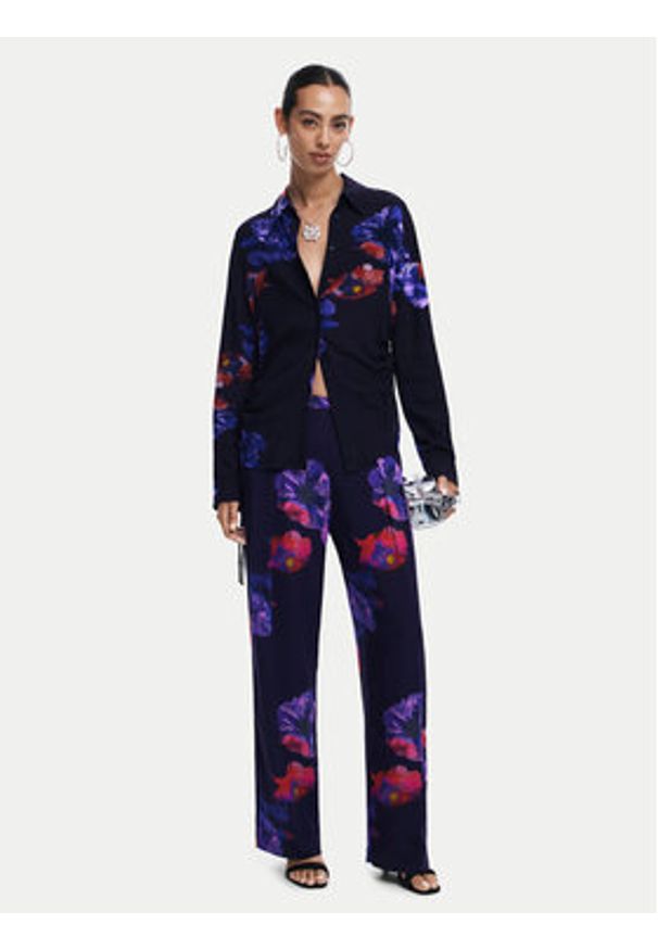 Desigual Spodnie materiałowe 25SWPWX5 Czarny Relaxed Fit. Kolor: czarny. Materiał: wiskoza
