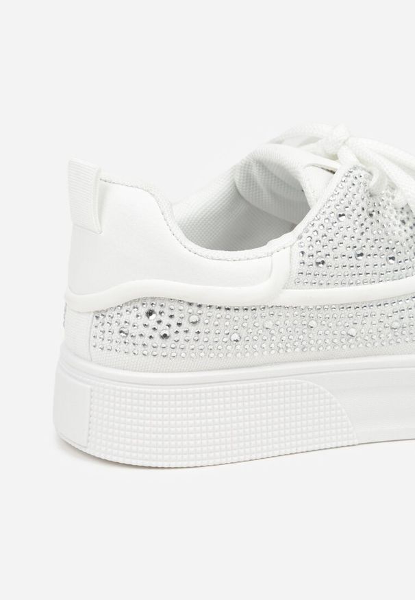 Renee - Białe Sneakersy na Platformie Ozdobione Cyrkoniami Kyllyss. Okazja: na spacer, na randkę. Kolor: biały. Materiał: jeans. Wzór: aplikacja. Obcas: na platformie. Sport: turystyka piesza