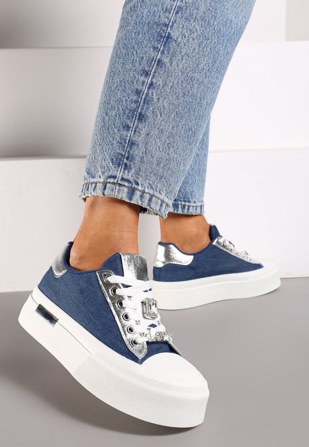 Born2be - Niebieskie Sneakersy na Grubej Podeszwie z Metalicznymi Wstawkami i Cyrkoniami Himaria. Zapięcie: sznurówki. Kolor: niebieski. Materiał: jedwab, jeans